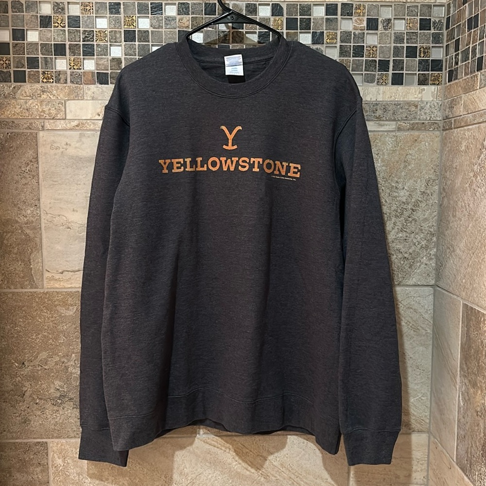 Sweatshirt charcoal with Yellowstone logo, never worn